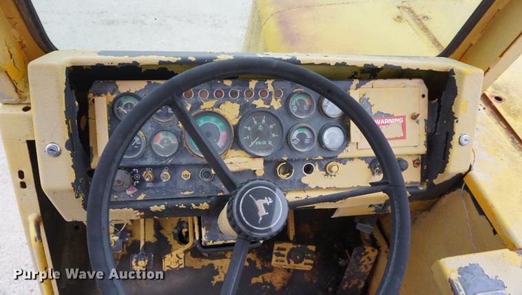 image for item DF1558 1984 John Deere 862 elevating scraper