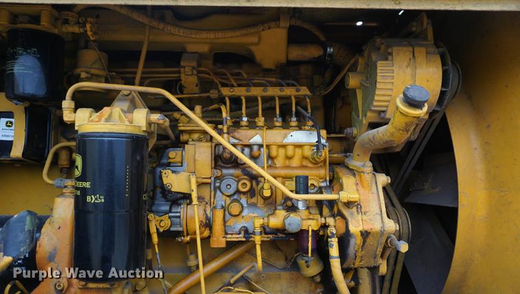 image for item DF1558 1984 John Deere 862 elevating scraper