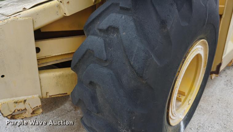 image for item DF1558 1984 John Deere 862 elevating scraper