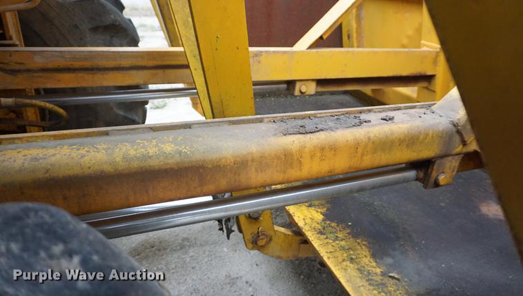 image for item DF1558 1984 John Deere 862 elevating scraper