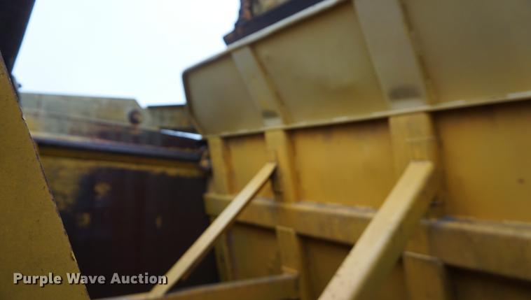 image for item DF1558 1984 John Deere 862 elevating scraper