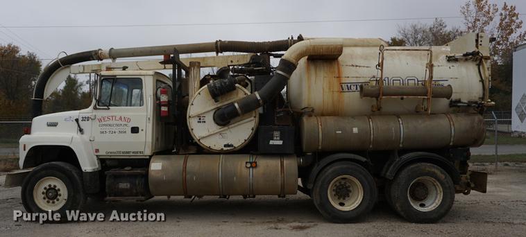 image for item DF1558 1984 John Deere 862 elevating scraper