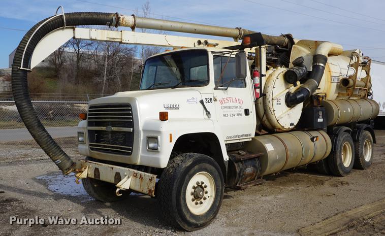 image for item DF1559 1995 Ford L8000 vacuum truck