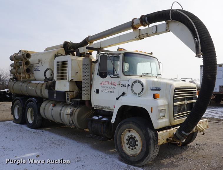 image for item DF1559 1995 Ford L8000 vacuum truck