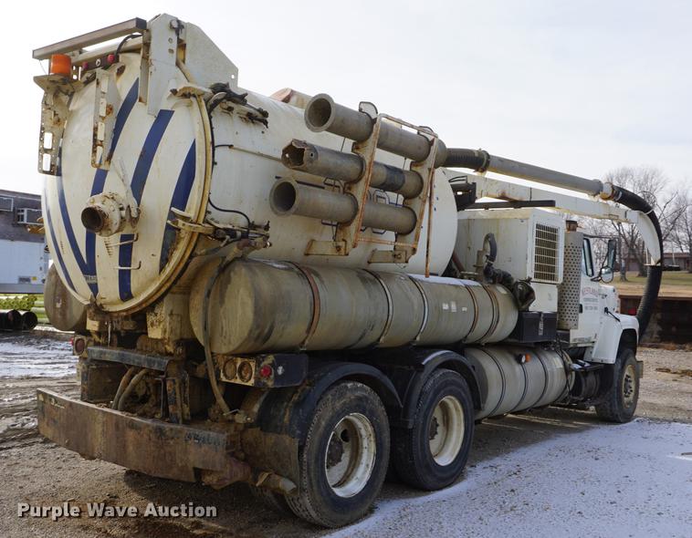 image for item DF1559 1995 Ford L8000 vacuum truck