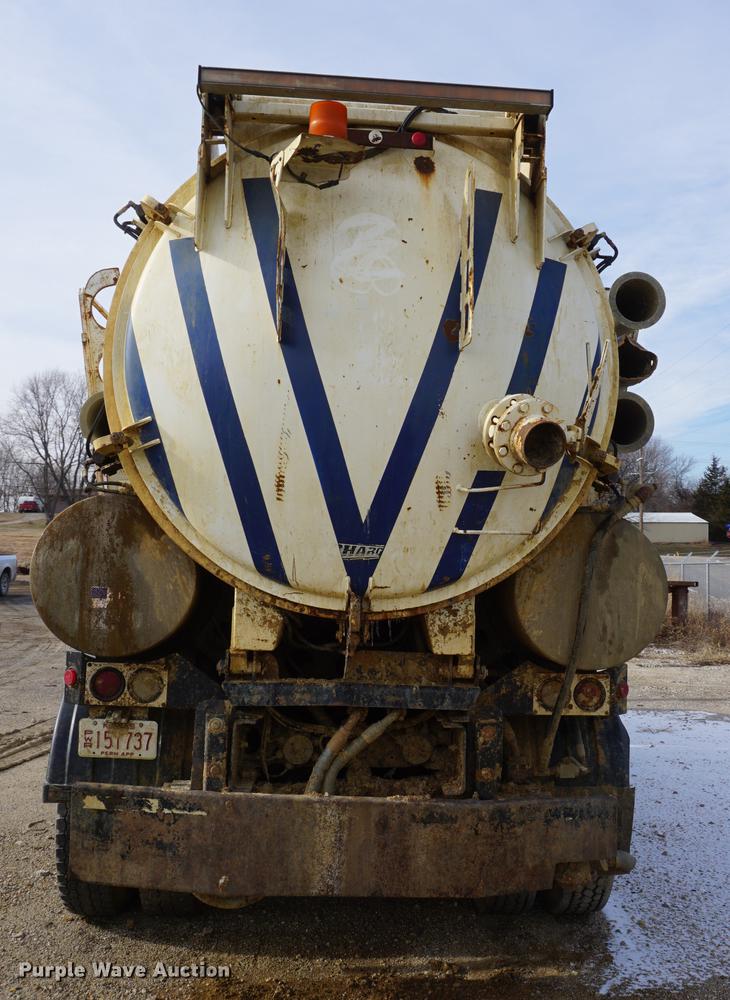 image for item DF1559 1995 Ford L8000 vacuum truck