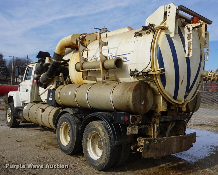 image for item DF1559 1995 Ford L8000 vacuum truck