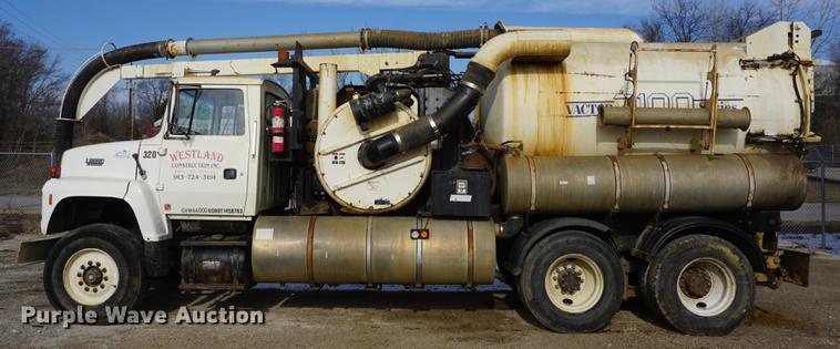 image for item DF1559 1995 Ford L8000 vacuum truck