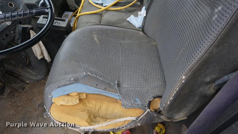 image for item DF1559 1995 Ford L8000 vacuum truck