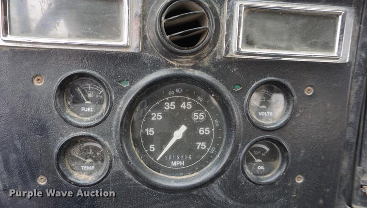 image for item DF1559 1995 Ford L8000 vacuum truck