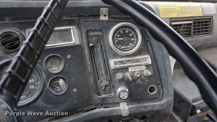 image for item DF1559 1995 Ford L8000 vacuum truck