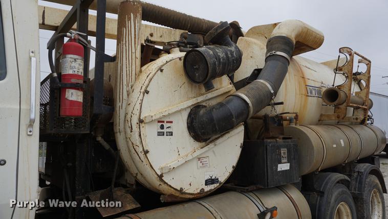 image for item DF1559 1995 Ford L8000 vacuum truck