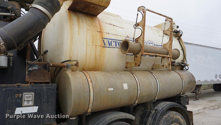 image for item DF1559 1995 Ford L8000 vacuum truck