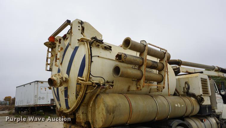 image for item DF1559 1995 Ford L8000 vacuum truck