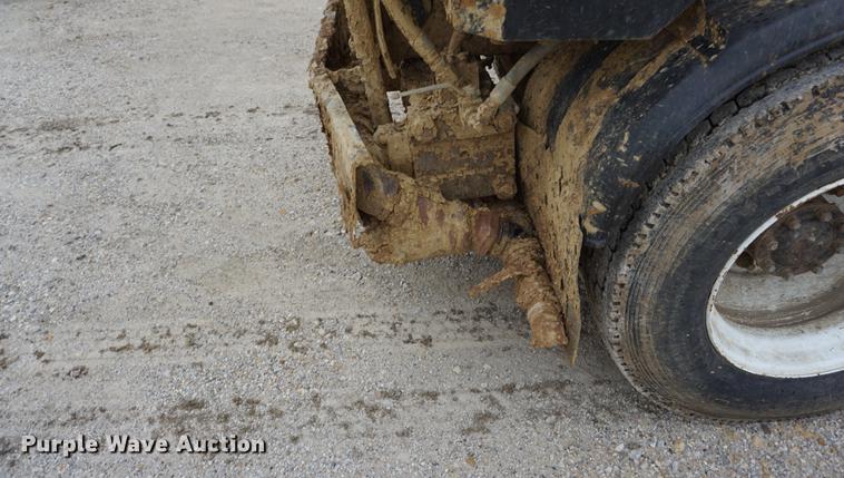 image for item DF1559 1995 Ford L8000 vacuum truck