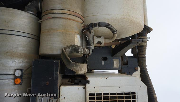 image for item DF1559 1995 Ford L8000 vacuum truck