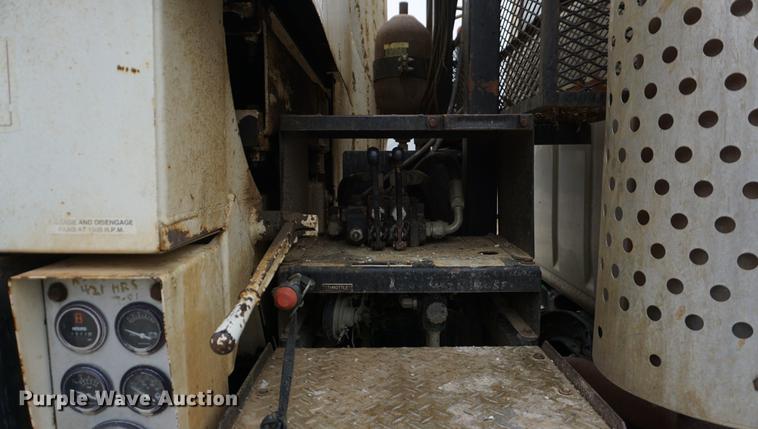 image for item DF1559 1995 Ford L8000 vacuum truck