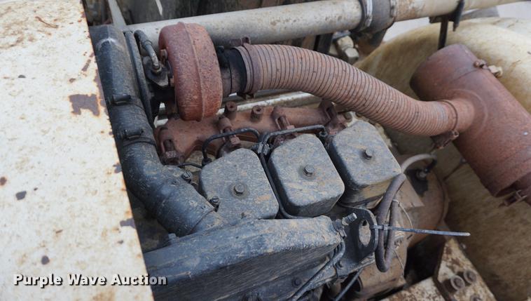 image for item DF1559 1995 Ford L8000 vacuum truck