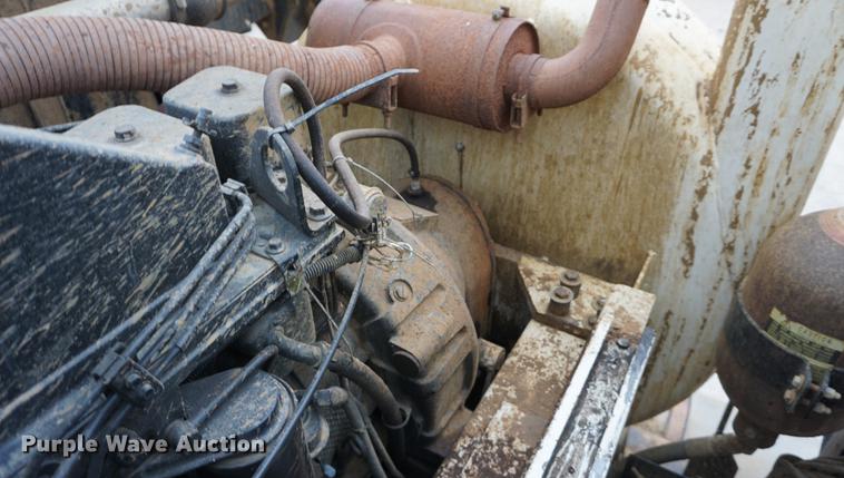 image for item DF1559 1995 Ford L8000 vacuum truck