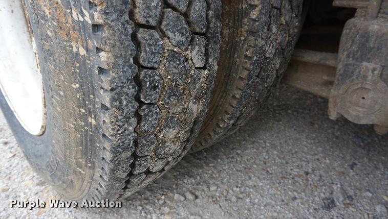 image for item DF1559 1995 Ford L8000 vacuum truck