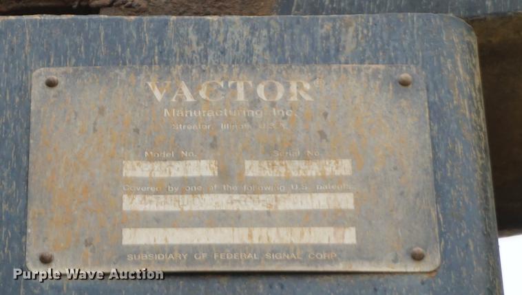 image for item DF1559 1995 Ford L8000 vacuum truck