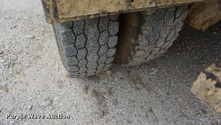 image for item DF1559 1995 Ford L8000 vacuum truck