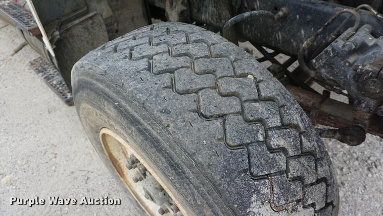 image for item DF1559 1995 Ford L8000 vacuum truck