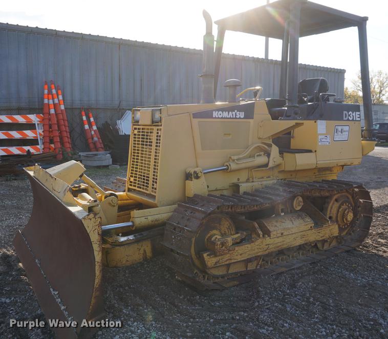 image for item DF1564 1999 Komatsu D31E-20 dozer