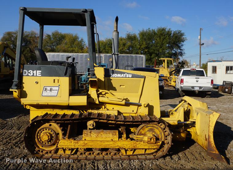 image for item DF1564 1999 Komatsu D31E-20 dozer