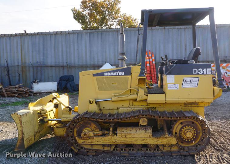 image for item DF1564 1999 Komatsu D31E-20 dozer