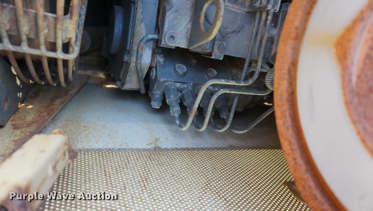 image for item DF1564 1999 Komatsu D31E-20 dozer