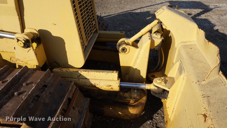 image for item DF1564 1999 Komatsu D31E-20 dozer