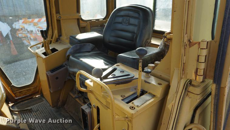 image for item DF1566 1987 Caterpillar 963 LGP track loader