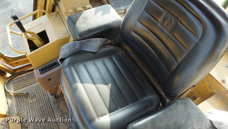 image for item DF1566 1987 Caterpillar 963 LGP track loader