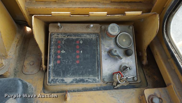 image for item DF1566 1987 Caterpillar 963 LGP track loader