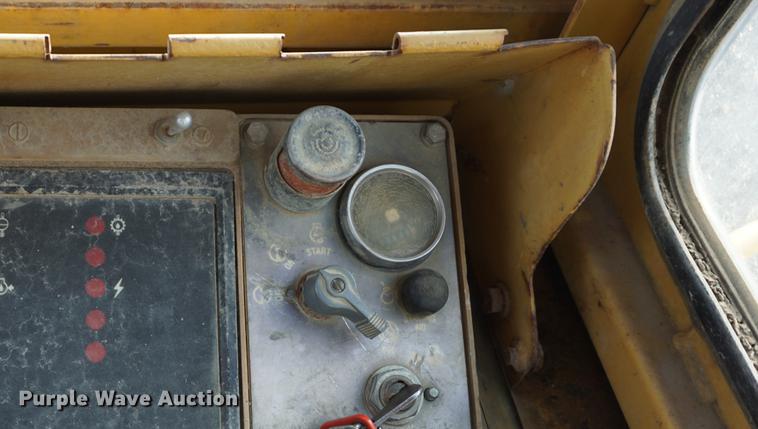 image for item DF1566 1987 Caterpillar 963 LGP track loader