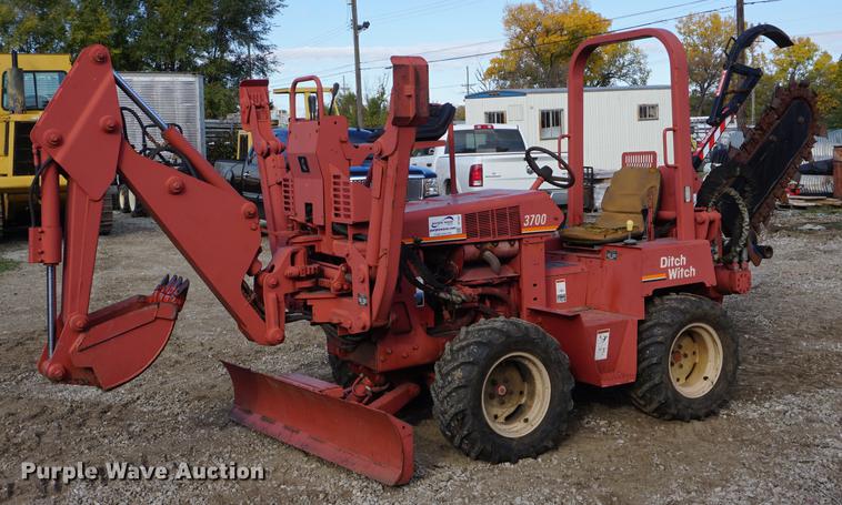 image for item DF1567 1999 Ditch Witch 3700DD trencher