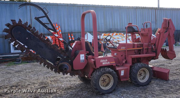 image for item DF1567 1999 Ditch Witch 3700DD trencher