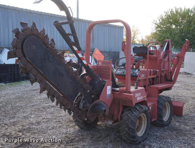 image for item DF1567 1999 Ditch Witch 3700DD trencher