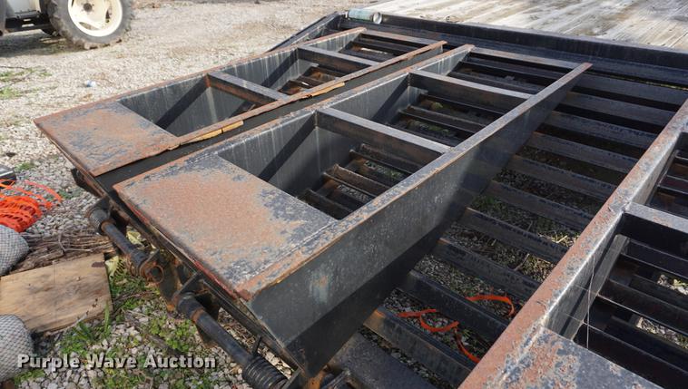 image for item DF1568 2004 PJ equipment trailer