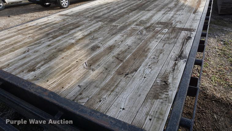 image for item DF1568 2004 PJ equipment trailer