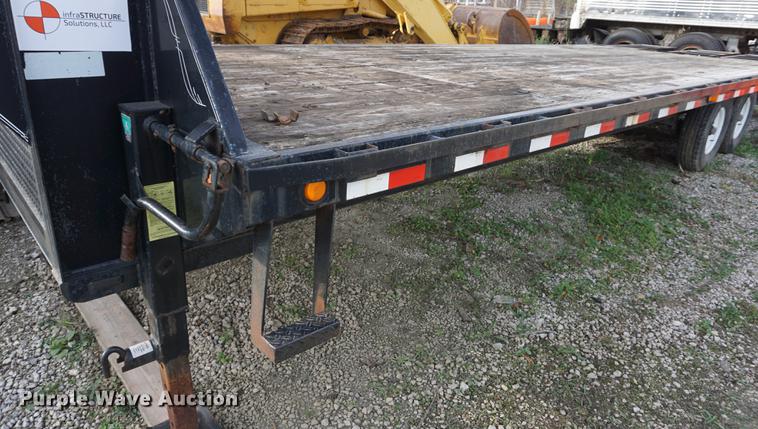 image for item DF1568 2004 PJ equipment trailer