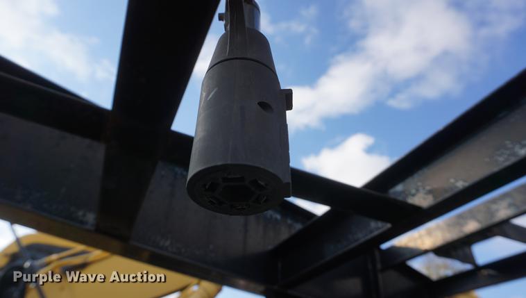 image for item DF1568 2004 PJ equipment trailer