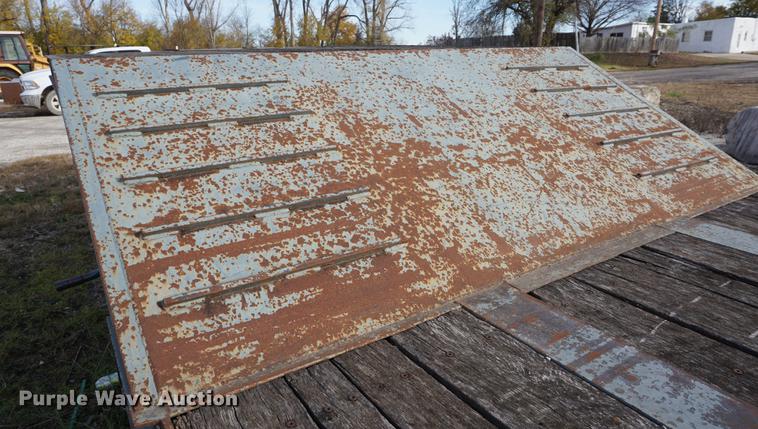 image for item DF1579 2007 Kaufman equipment trailer