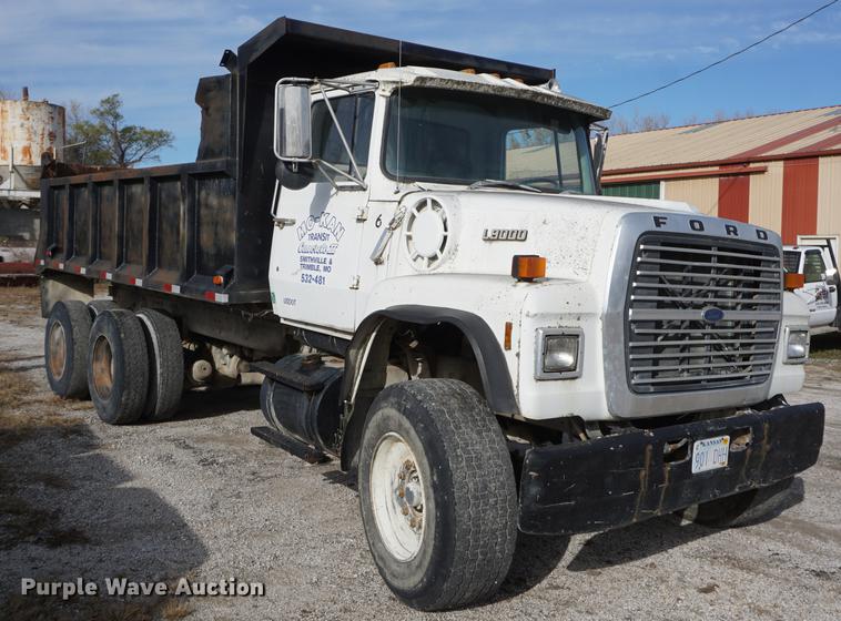 image for item DF1581 1990 Ford L9000 dump truck
