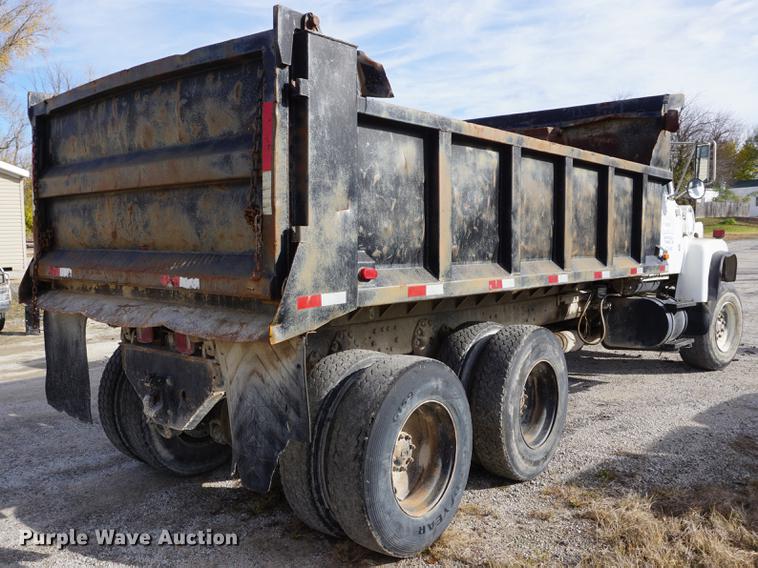 image for item DF1581 1990 Ford L9000 dump truck