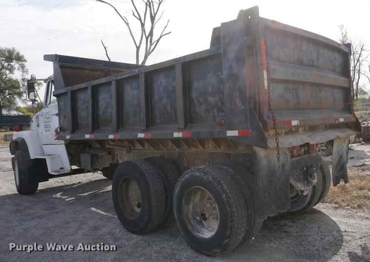 image for item DF1581 1990 Ford L9000 dump truck