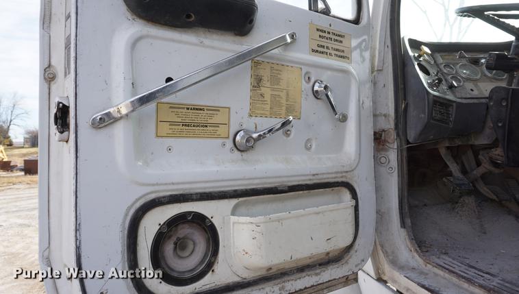 image for item DF1581 1990 Ford L9000 dump truck