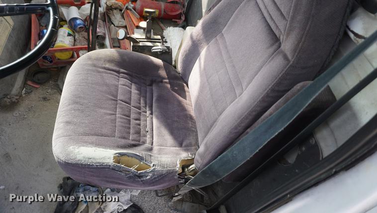 image for item DF1581 1990 Ford L9000 dump truck