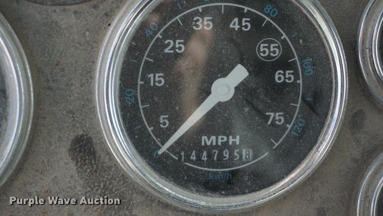 image for item DF1581 1990 Ford L9000 dump truck